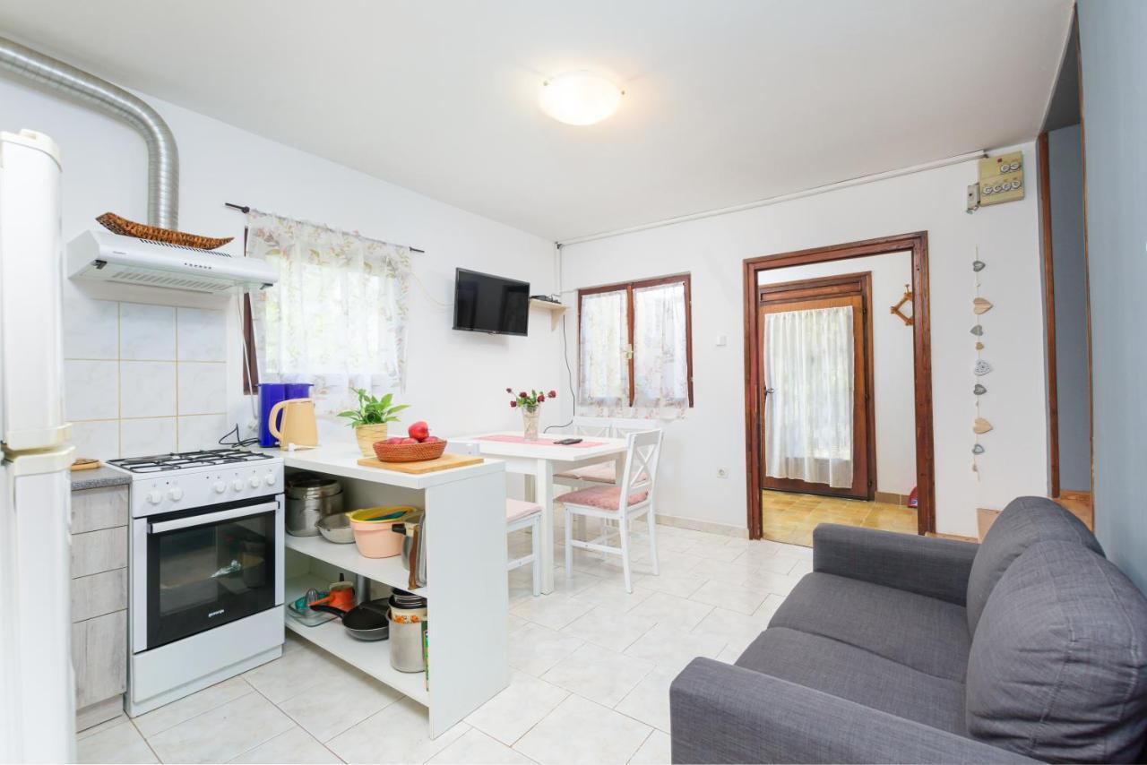 Apartment Adriana On Peaceful Location With Pool 普拉 外观 照片