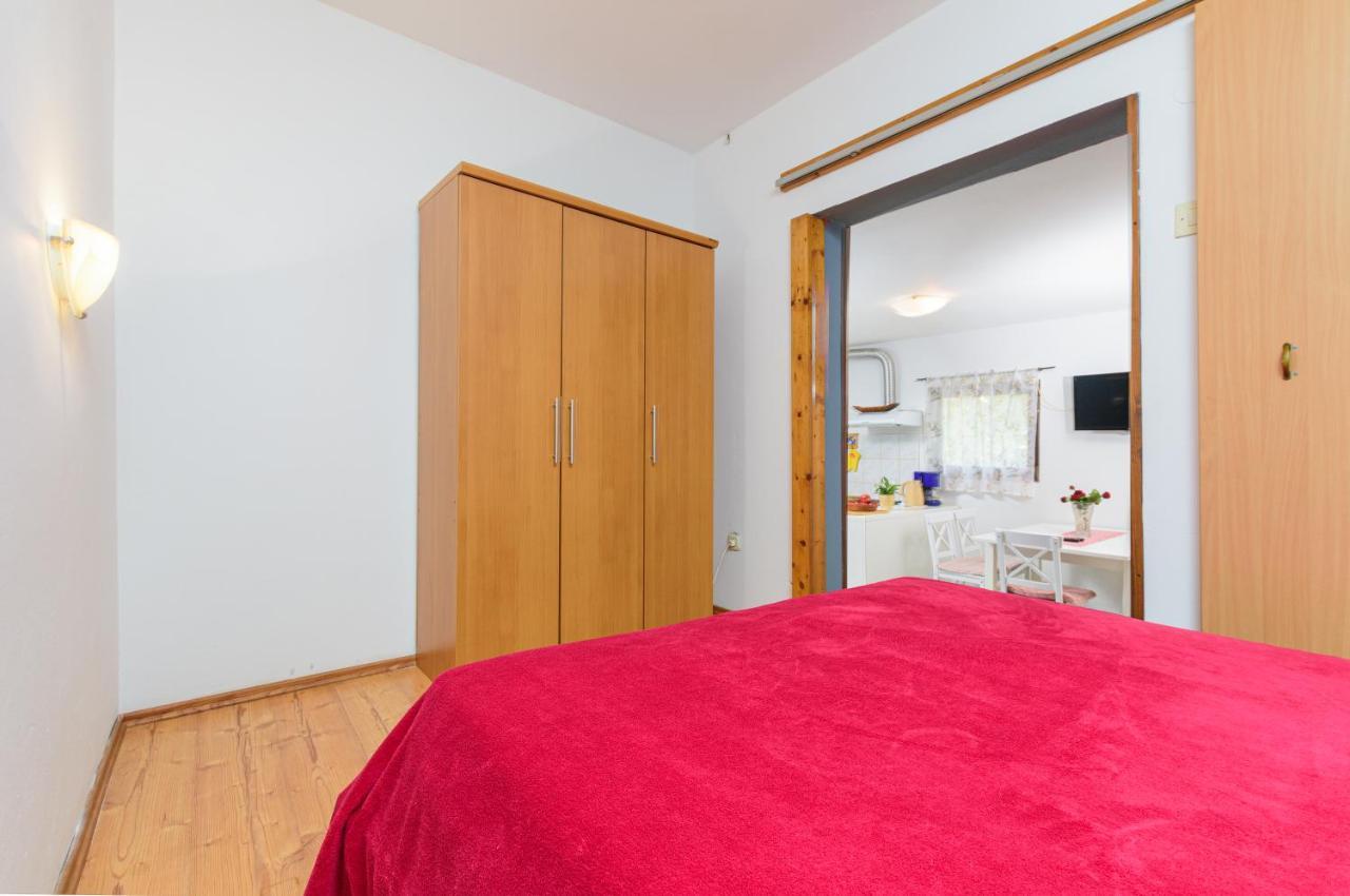 Apartment Adriana On Peaceful Location With Pool 普拉 外观 照片