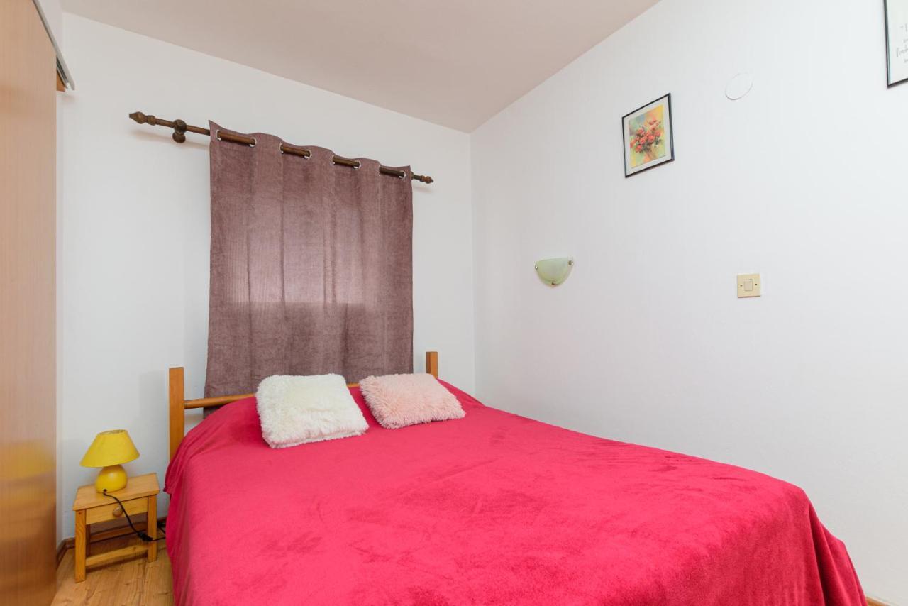 Apartment Adriana On Peaceful Location With Pool 普拉 外观 照片