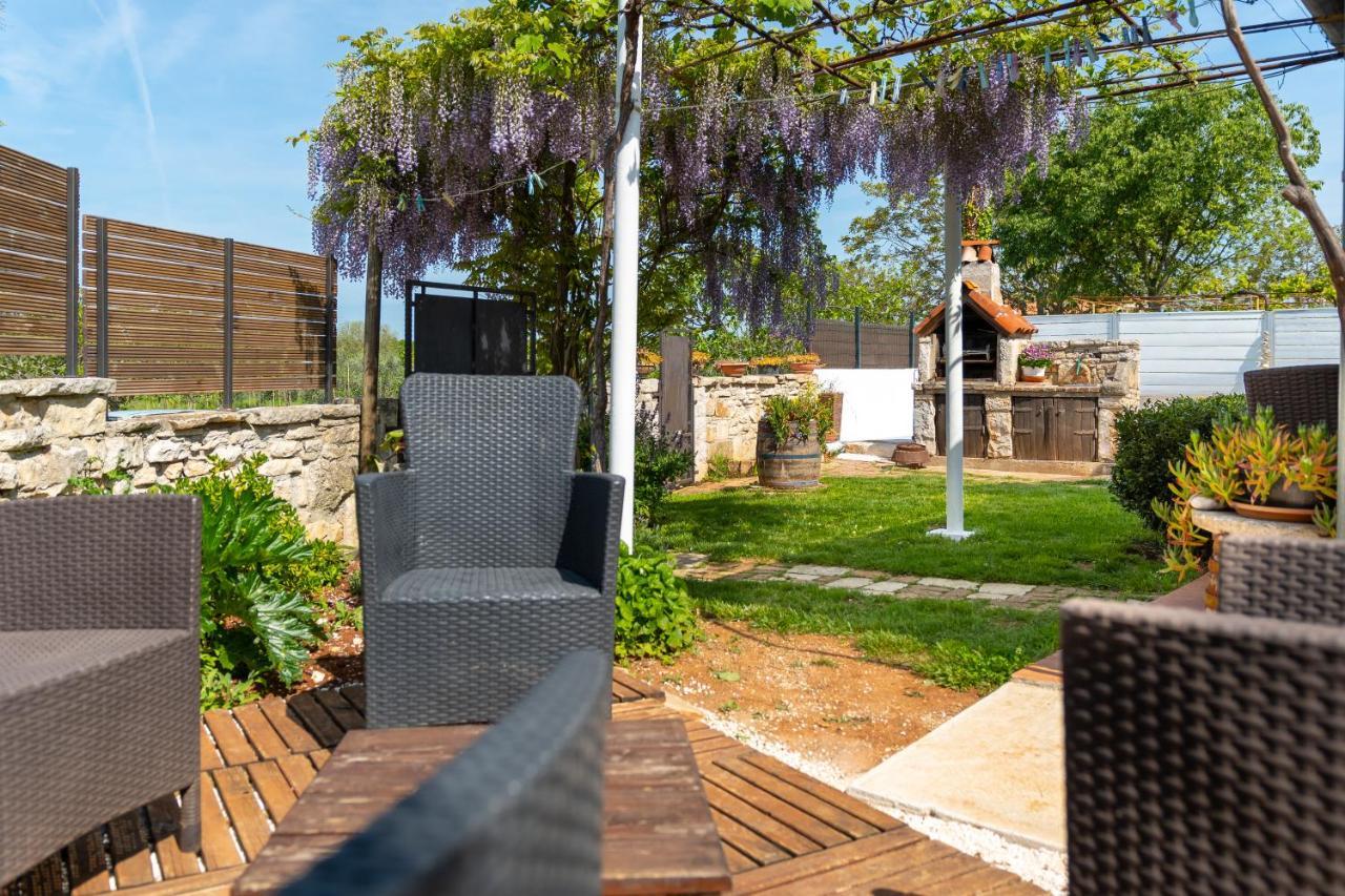 Apartment Adriana On Peaceful Location With Pool 普拉 外观 照片