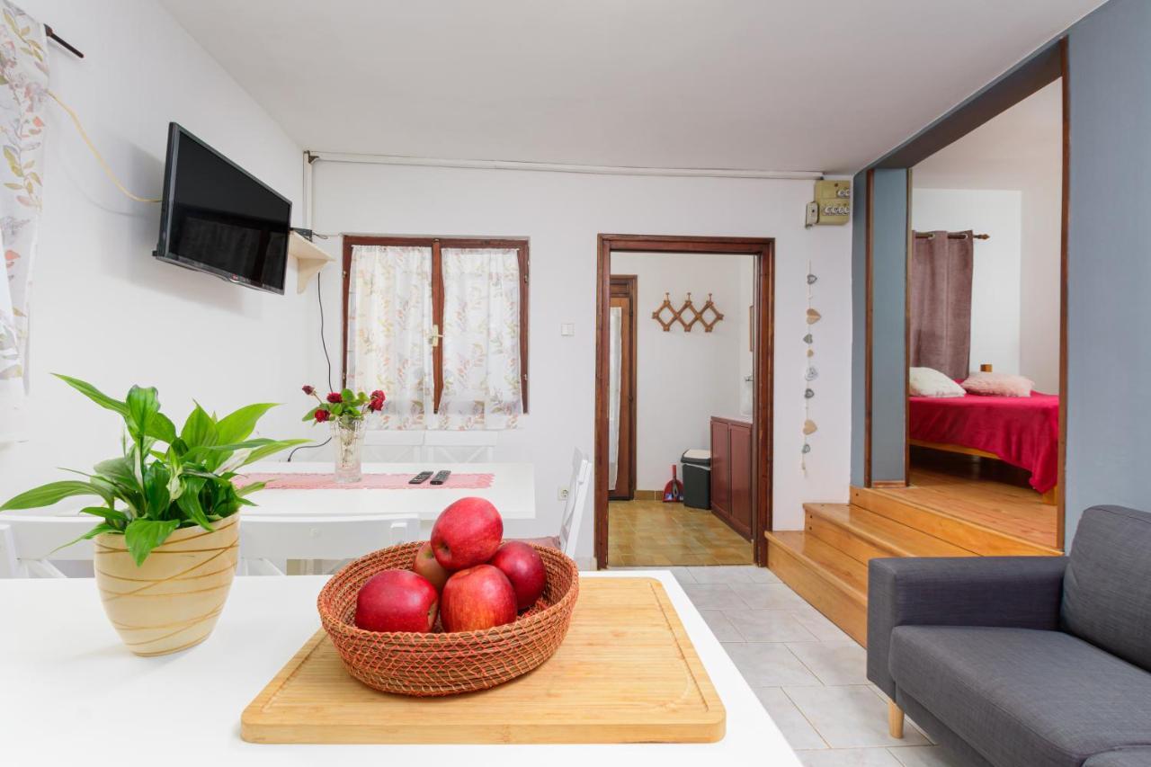 Apartment Adriana On Peaceful Location With Pool 普拉 外观 照片
