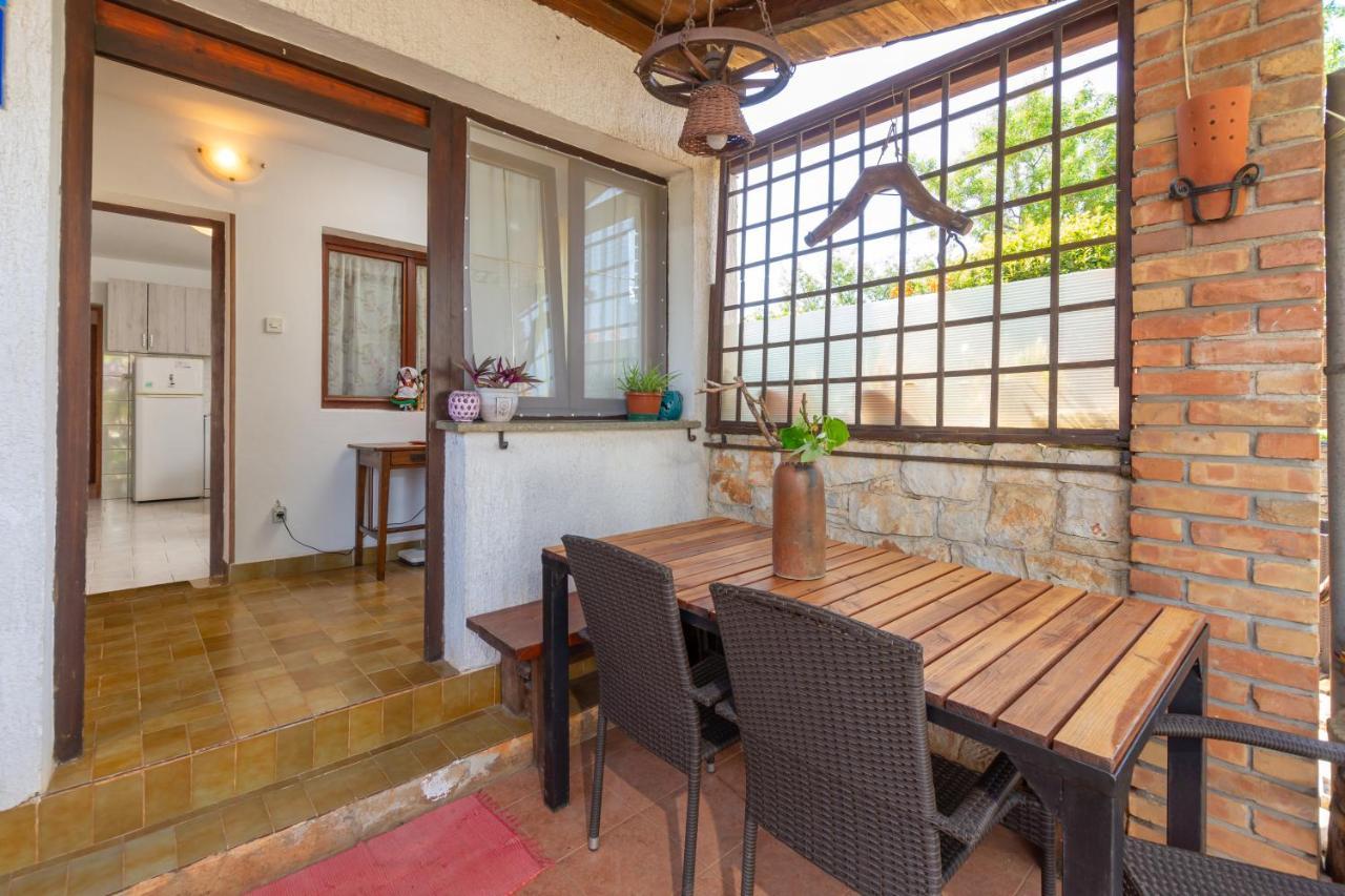 Apartment Adriana On Peaceful Location With Pool 普拉 外观 照片