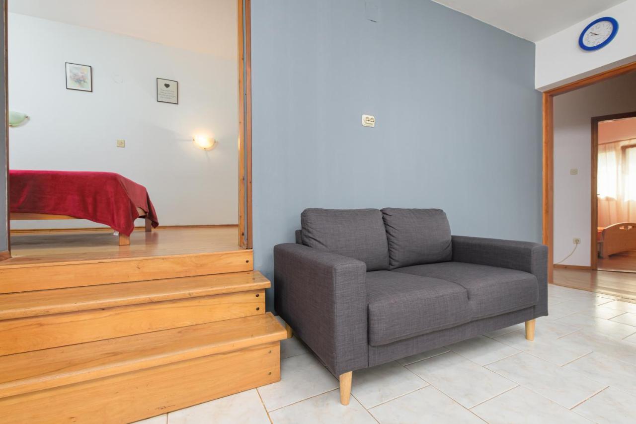 Apartment Adriana On Peaceful Location With Pool 普拉 外观 照片