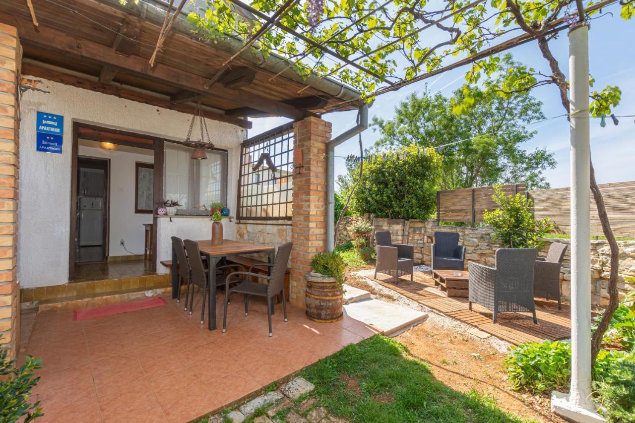 Apartment Adriana On Peaceful Location With Pool 普拉 外观 照片
